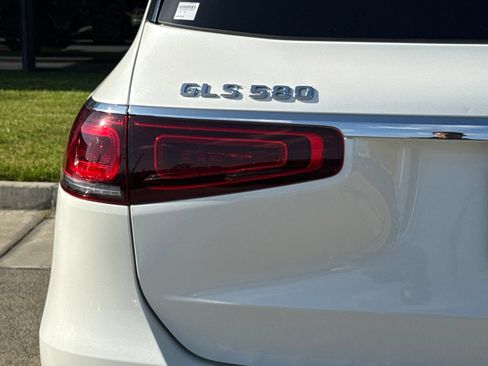 Used 2023 Mercedes-Benz GLS 580 4MATIC image 11
