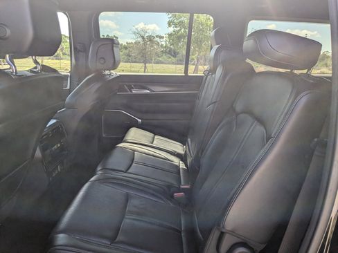 Used 2023 Jeep Wagoneer L Series II AWD/4WD image 20