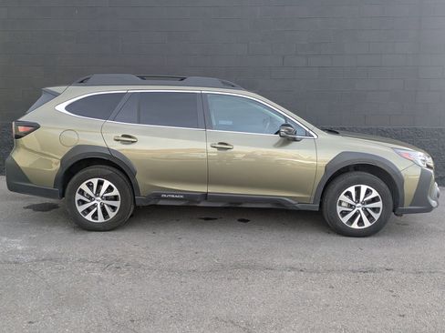 Used 2025 Subaru Outback Premium image 4