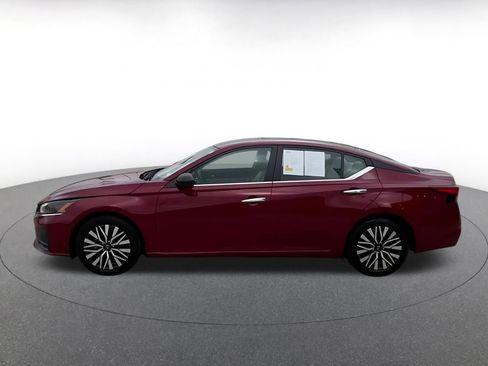 Used 2025 Nissan Altima 2.5 SV image 8