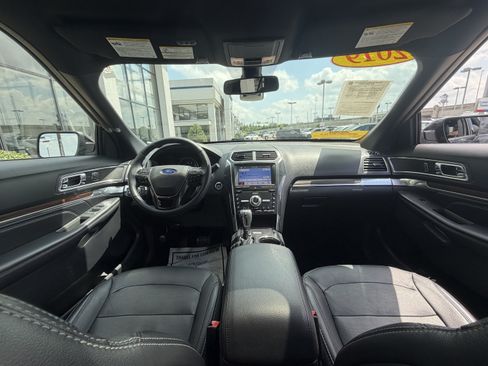 Used 2019 Ford Explorer Limited w/ Ford Safe & Smart Package AWD/4WD image 29