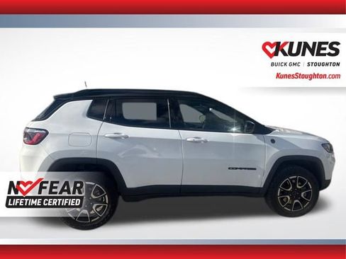 Used 2025 Jeep Compass Trailhawk image 11