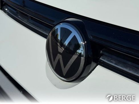 New 2025 Volkswagen Taos SE image 12