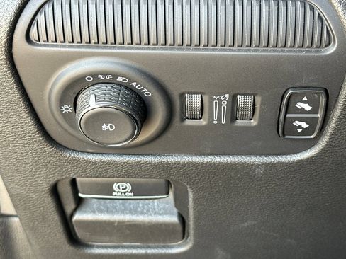 Used 2024 Jeep Wagoneer Series II AWD/4WD image 33