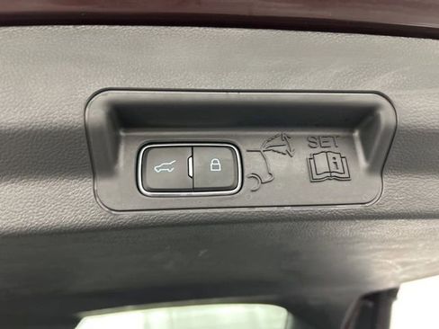 Used 2022 Ford Explorer Limited image 31