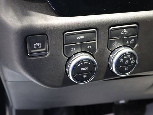 Used 2025 GMC Sierra 1500 Elevation image 14