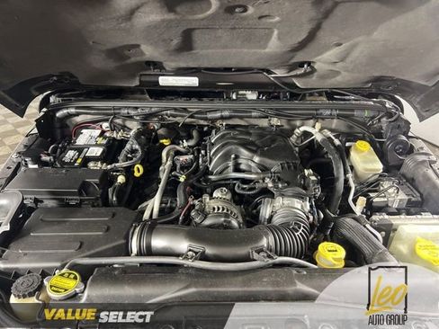 Used 2015 Jeep Wrangler Unlimited Sahara AWD/4WD image 4