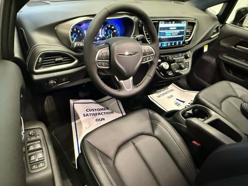 New 2026 Chrysler Pacifica Select FWD image 14