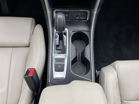 Used 2022 Subaru Ascent Limited w/ Technology Package image 29