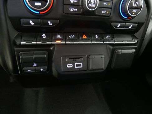 Certified 2019 Chevrolet Silverado 1500 LT w/ All-Star Edition AWD/4WD image 31