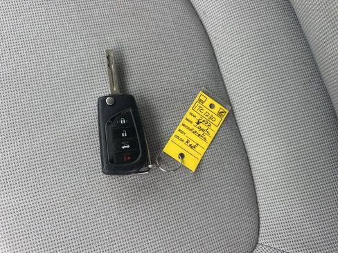 Used 2022 Toyota Corolla LE image 30