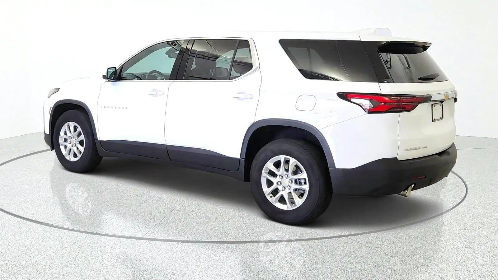 Used 2023 Chevrolet Traverse LS w/ Safety Package AWD/4WD image 6