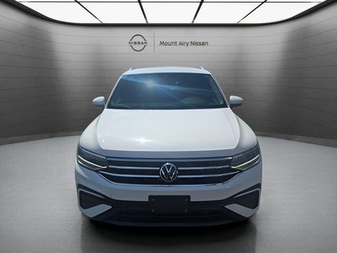 Used 2024 Volkswagen Tiguan SE AWD/4WD image 1