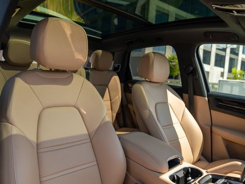 Certified 2022 Porsche Cayenne AWD/4WD image 26