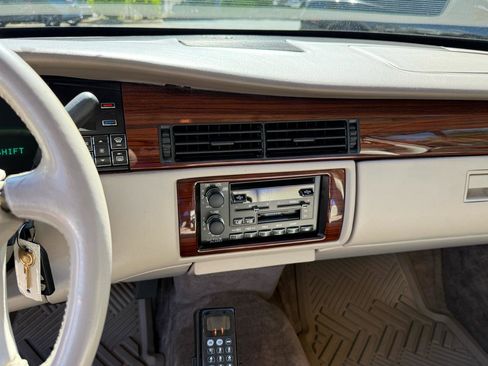 Used 1995 Cadillac De Ville Concours FWD image 13