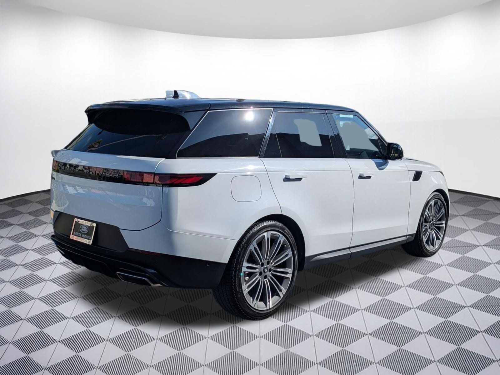 Used 2024 Land Rover Range Rover Sport SE AWD/4WD image 9
