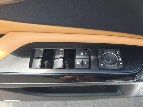 Used 2022 Lexus ES 350 Ultra Luxury w/ Accessory Package 2 FWD image 11