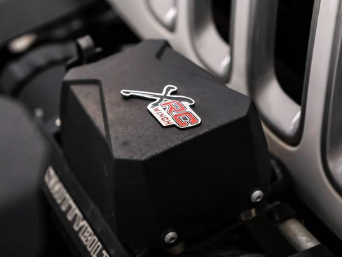 Used 2018 Jeep Wrangler Sahara w/ Connectivity Group AWD/4WD image 33