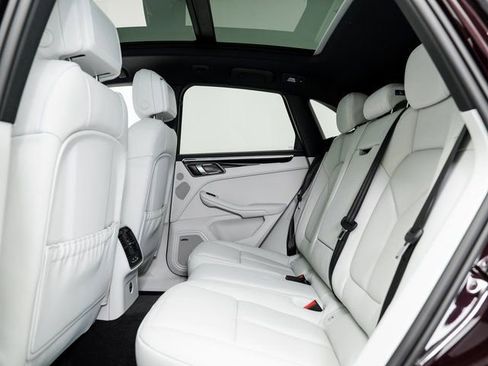 New 2026 Porsche Macan image 25