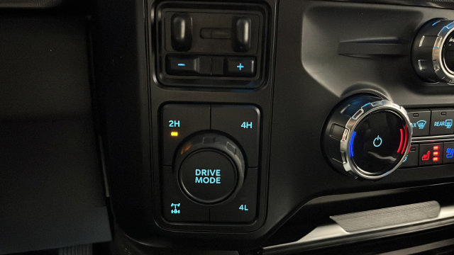 Used 2024 Ford F250 Platinum AWD/4WD image 33