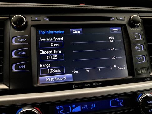 Used 2019 Toyota Highlander SE image 29