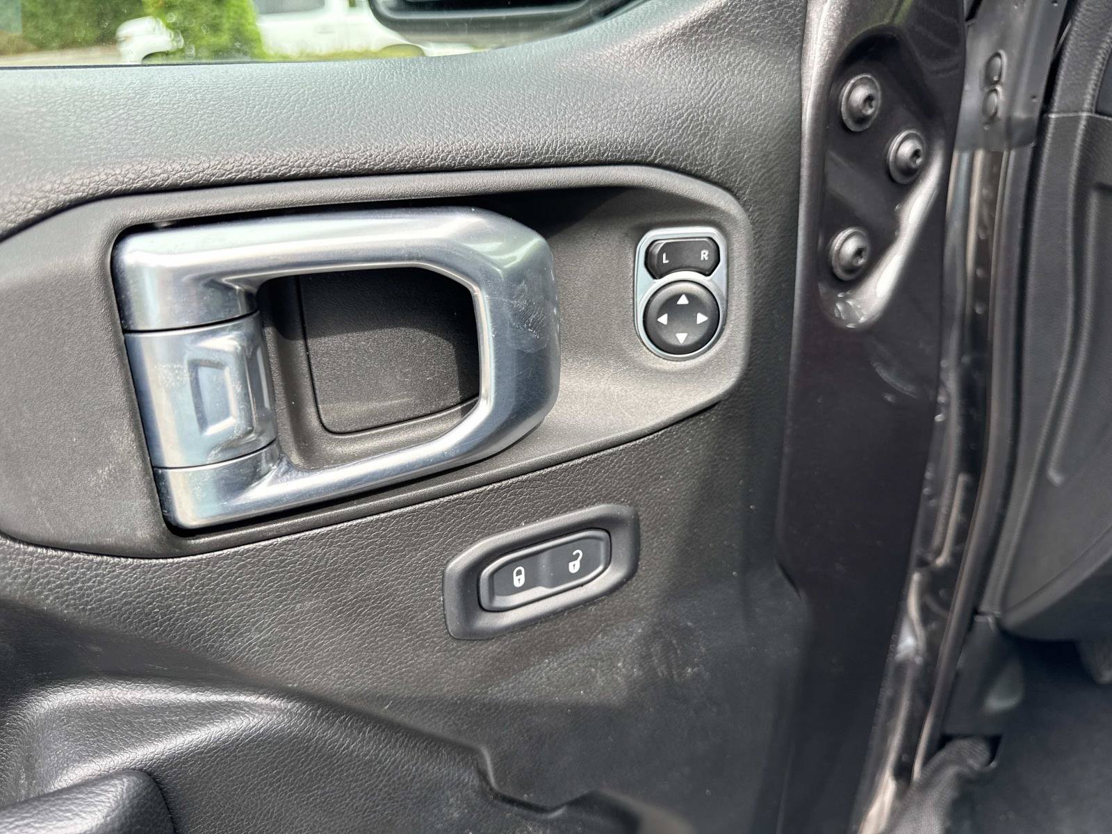 Used 2026 Jeep Gladiator Rubicon AWD/4WD image 18
