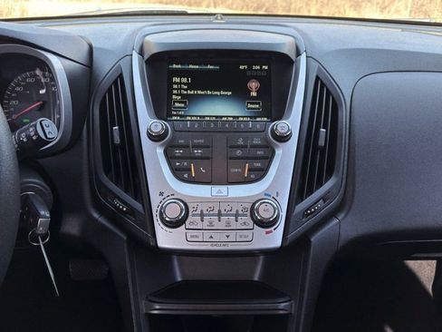 Used 2017 Chevrolet Equinox LS image 4