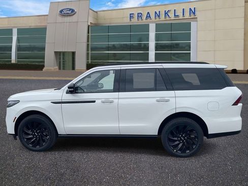 New 2026 Lincoln Navigator Reserve image 4