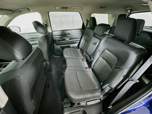 Used 2025 Nissan Pathfinder SV FWD image 27