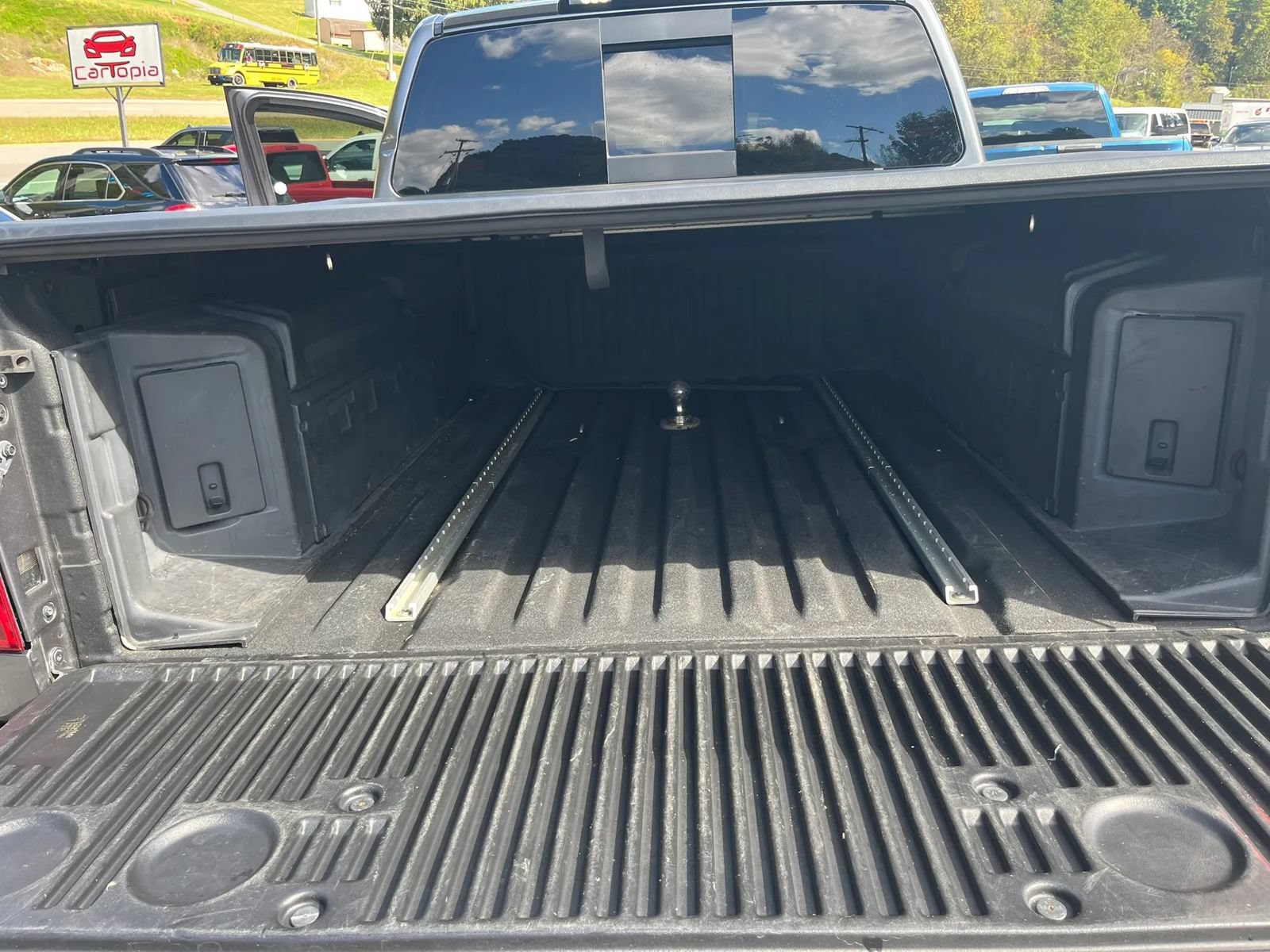 Used 2017 Nissan Titan SL w/ Chrome Package AWD/4WD image 22