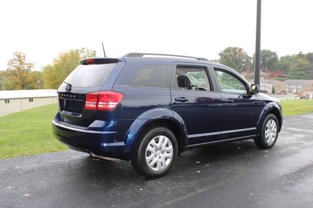 Used 2019 Dodge Journey SE FWD image 4