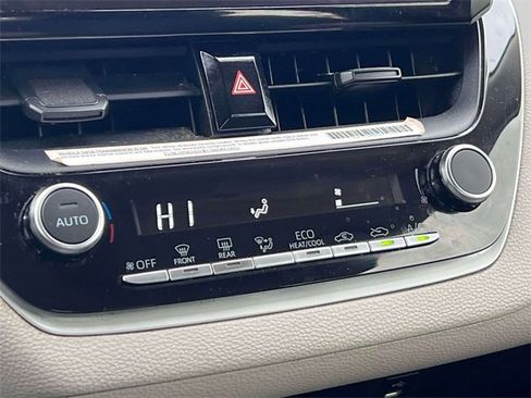 Certified 2023 Toyota Corolla LE image 32