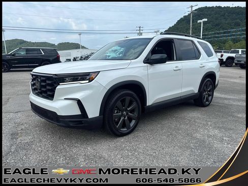 Used 2025 Honda Pilot Sport image 1