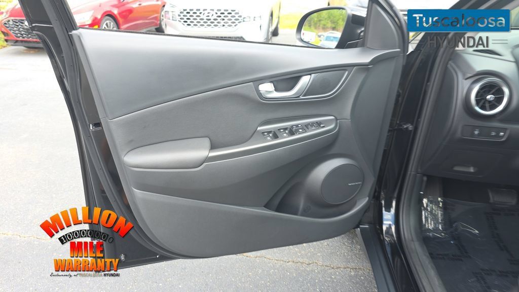 Used 2023 Hyundai Kona Limited FWD image 12