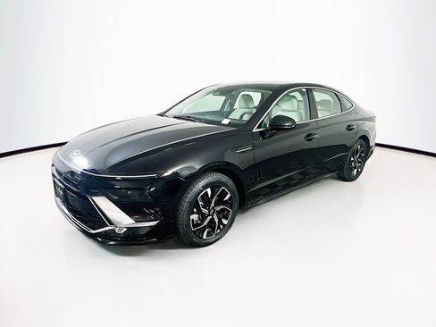 Used 2025 Hyundai Sonata SEL FWD image 3