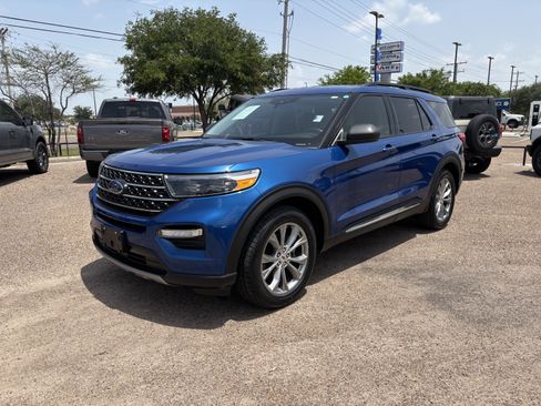 Certified 2022 Ford Explorer XLT w/ Equipment Group 202A RWD image 1