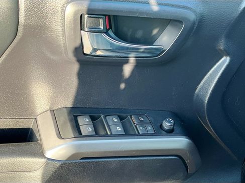 Used 2021 Toyota Tacoma Limited AWD/4WD image 18