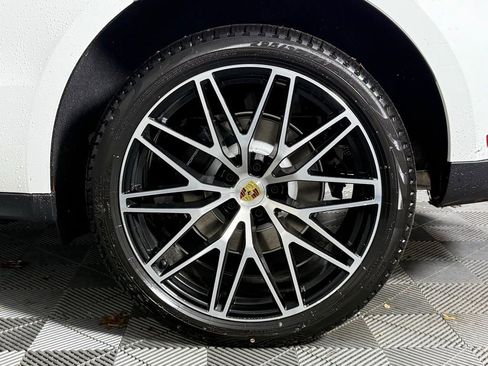 Certified 2026 Porsche Macan image 15