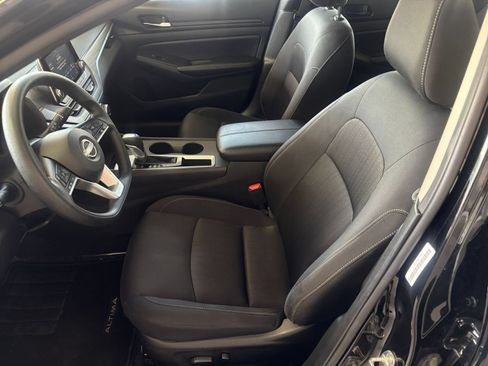 Used 2025 Nissan Altima 2.5 SV FWD image 28