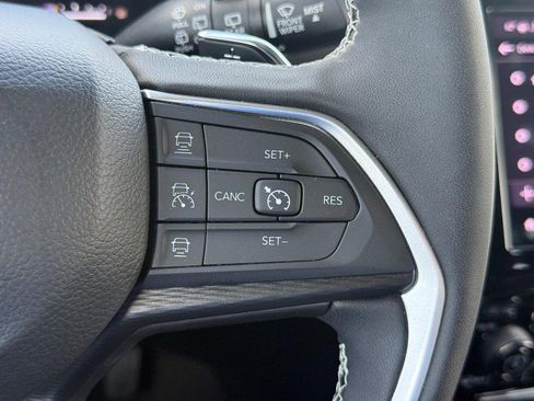 Used 2025 Jeep Grand Cherokee L Altitude image 21