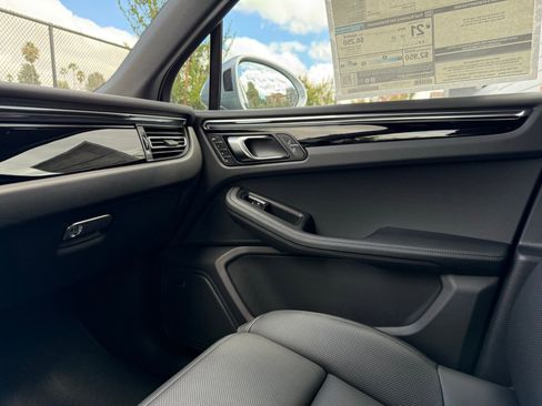 Certified 2026 Porsche Macan image 24