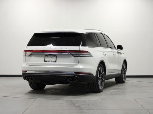 Used 2020 Lincoln Aviator Reserve w/ Equipment Group 202A image 4