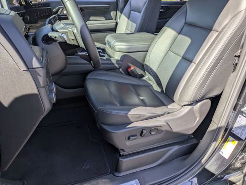 Used 2025 Chevrolet Tahoe LT AWD/4WD image 14