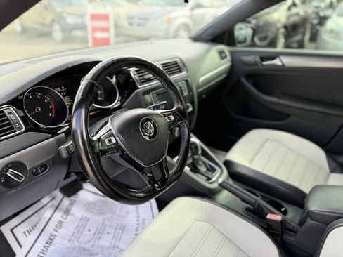 Used 2016 Volkswagen Jetta Sport image 13