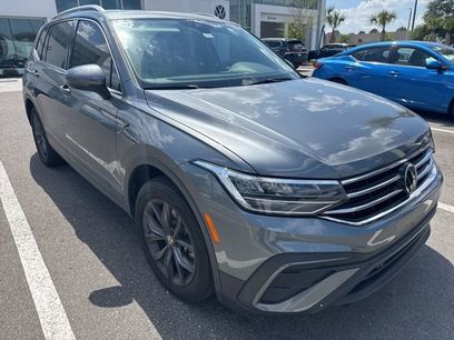Used 2023 Volkswagen Tiguan SE w/ Panoramic Sunroof Package