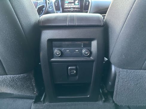 Used 2019 Chevrolet Traverse LT image 21