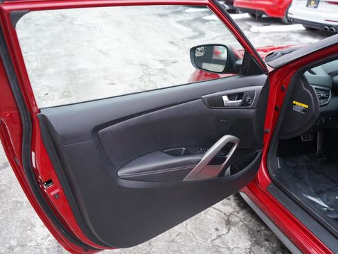 Used 2016 Hyundai Veloster Turbo image 16