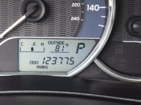 Used 2016 Toyota Corolla LE FWD image 32