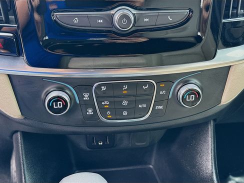 Used 2023 Chevrolet Traverse LS image 14