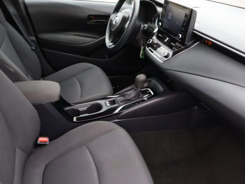 Used 2022 Toyota Corolla LE image 11